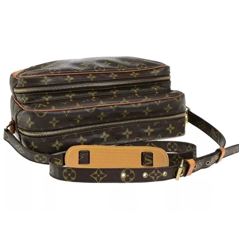 LOUIS VUITTON Nile MM Monogram Messenger Bag COMES WITH: LV Dust Bag COA TH8902